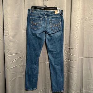 Aeropostale Baylor Skinny 6 Short Jeans
